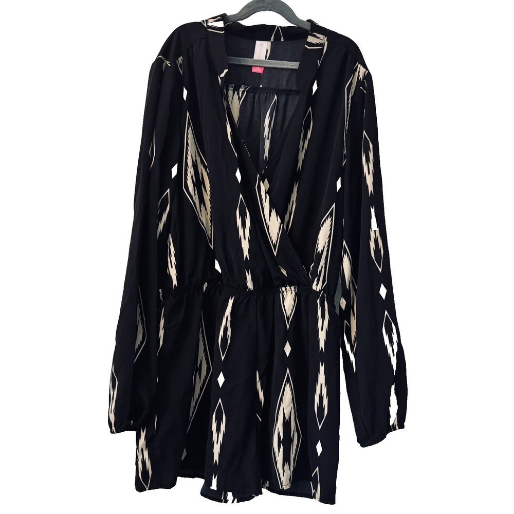 NWT No Boundaries Boho Aztec Romper Black Cream Long Sleeve Surplice Size Large